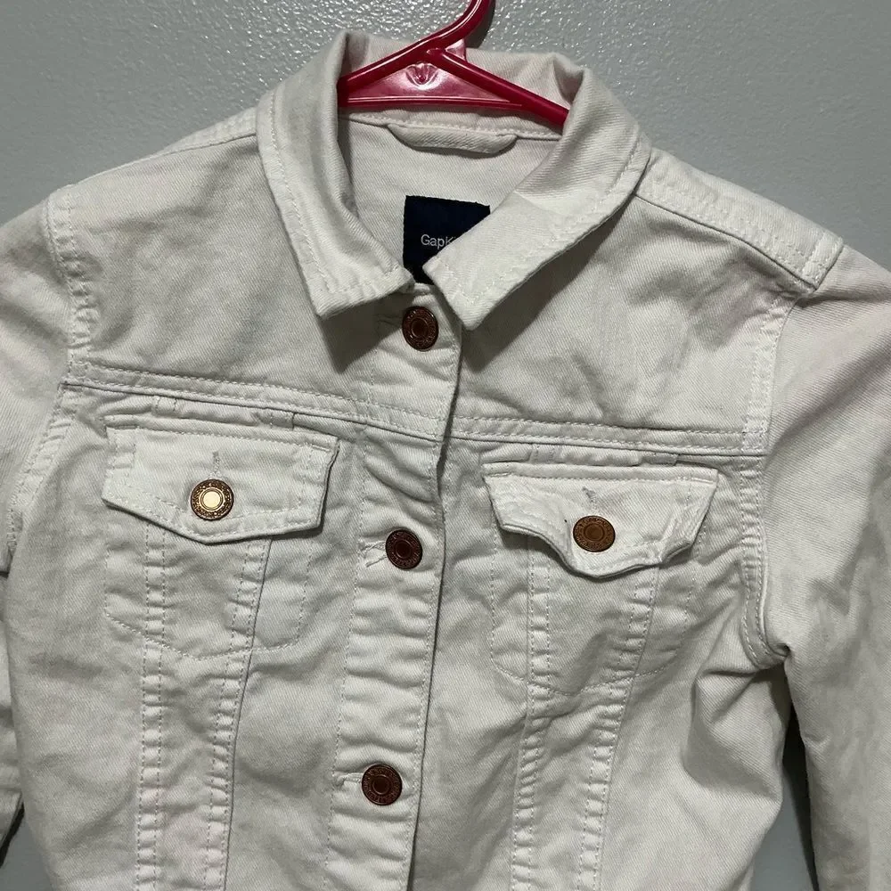 Gap kids white jean jacket. Great condition. Size M